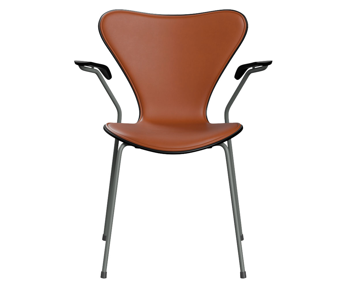 Fritz Hansen - 3207 Serie 7 | Forsidepolstret (Essential) Essential (Walnut) Farvet ask Silver Grey