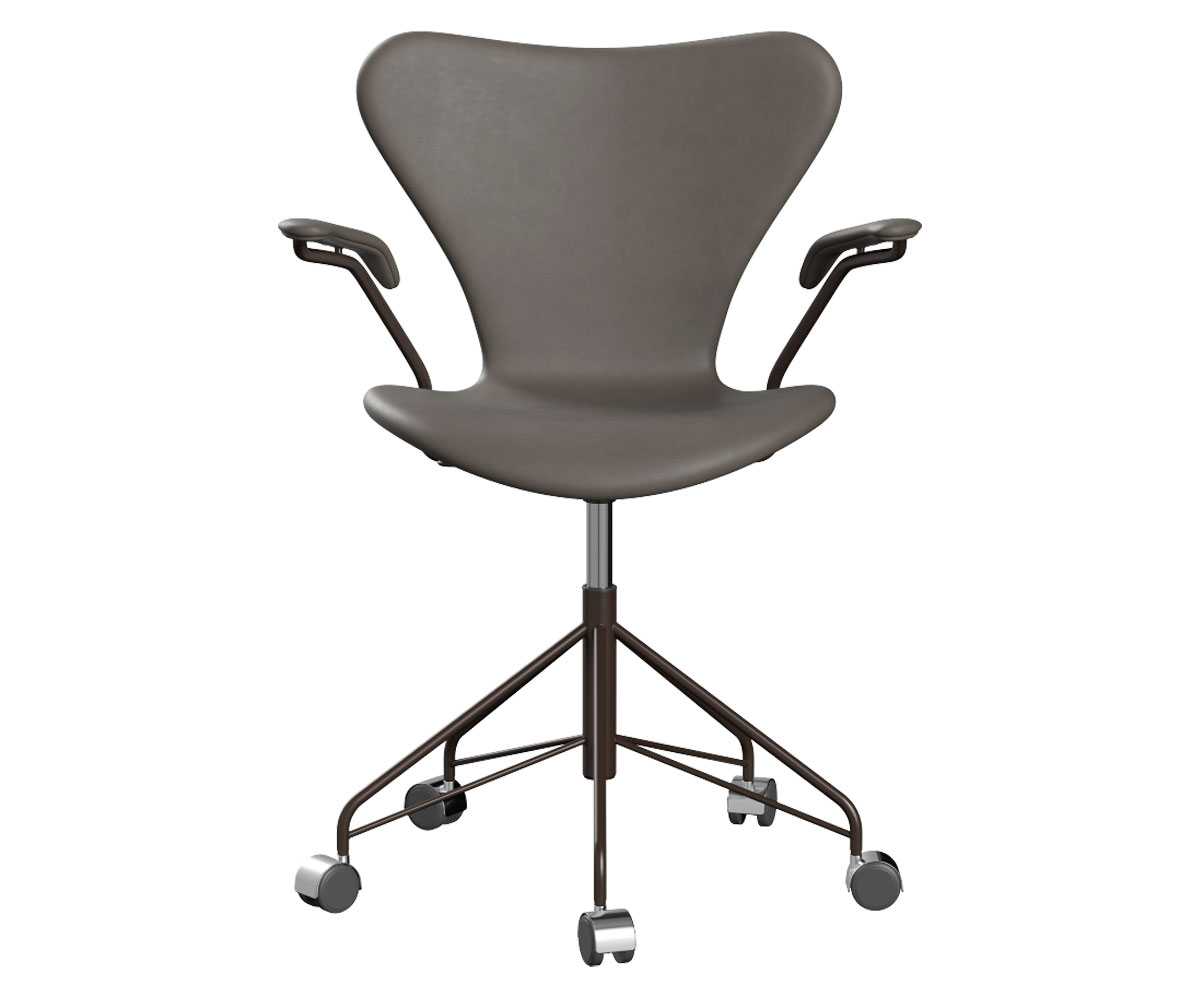 Fritz Hansen - 3217 Serie 7 | Fuldpolstret (Essential læder) Essential (Lava) Brown Bronze