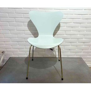 3107 Serie 7� 7:14 AM Green af Arne Jacobsen