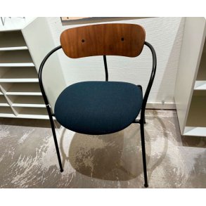 Pavilion AV4 stol fra &Tradition