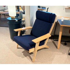 GE290A l�nestol af Hans J. Wegner