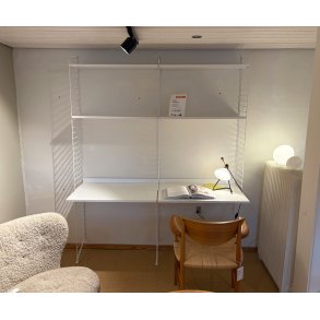 String reolopstilling med skrivebord